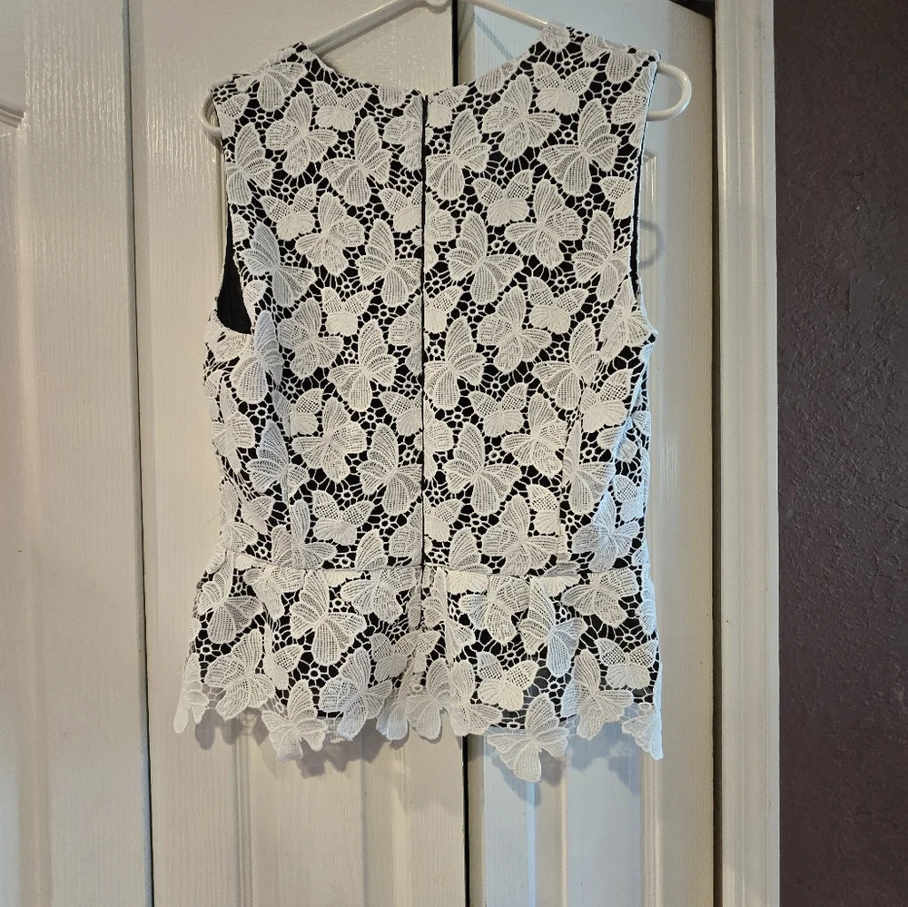 Butterfly Lace Blouse - Picture 3 of 4